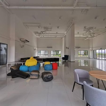 4 Traders Garden 1 Bedroom Pool View Netflix Wifi Cheras Exteriér fotografie