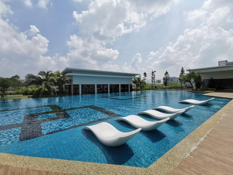 4 Traders Garden 1 Bedroom Pool View Netflix Wifi Cheras Exteriér fotografie