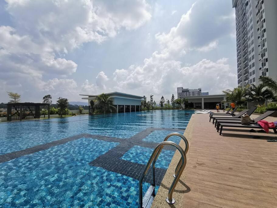 4 Traders Garden 1 Bedroom Pool View Netflix Wifi Cheras Exteriér fotografie