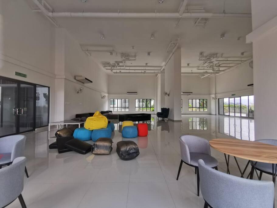 4 Traders Garden 1 Bedroom Pool View Netflix Wifi Cheras Exteriér fotografie